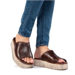 Leather BedStu flats